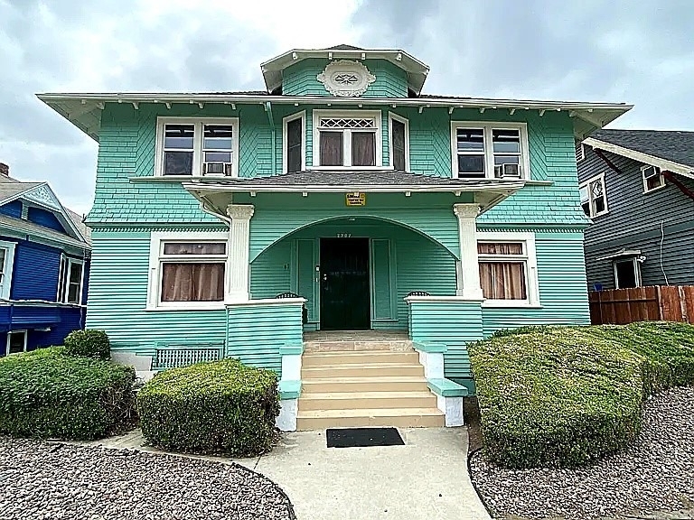 2707 S La Salle Ave - Photo 0