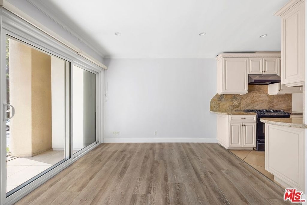 423 S Rexford Drive - Photo 9