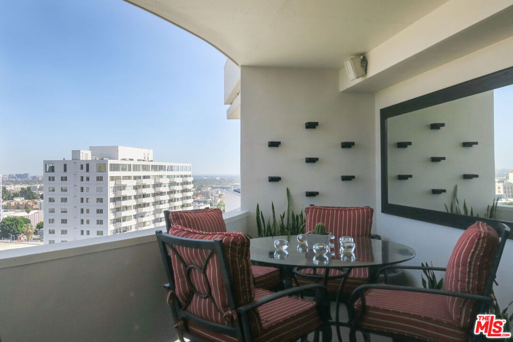 7250 Franklin Avenue - Photo 3