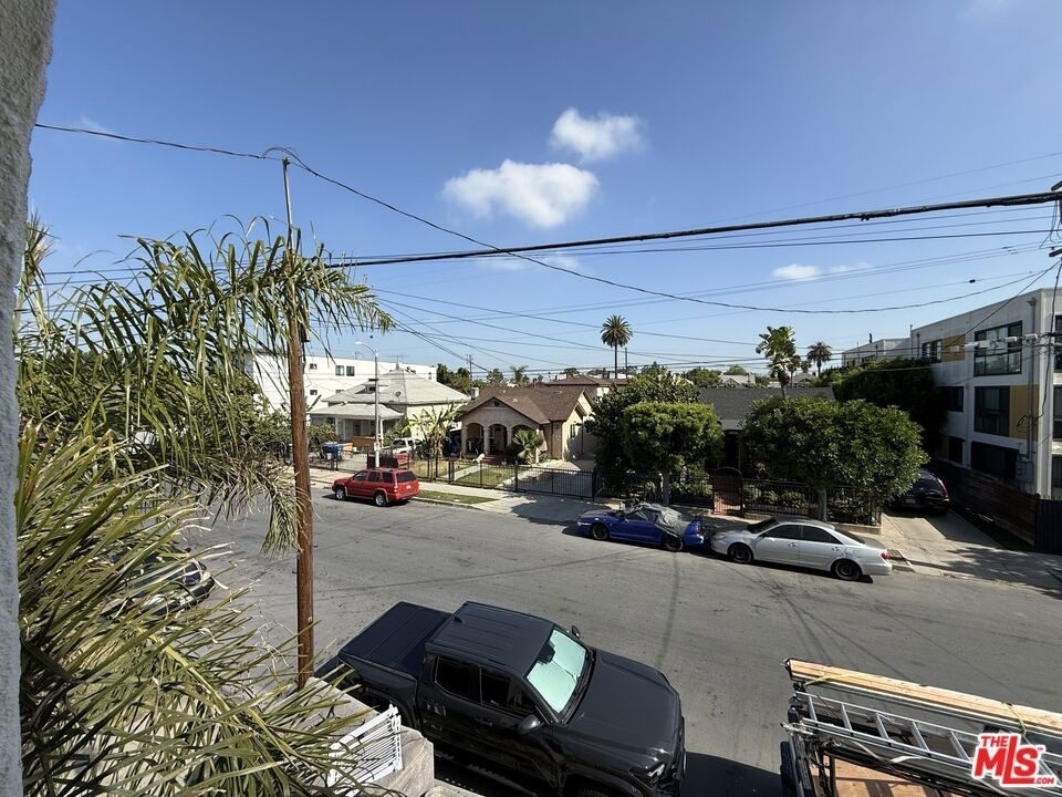 1462 W 36th Street - Photo 11