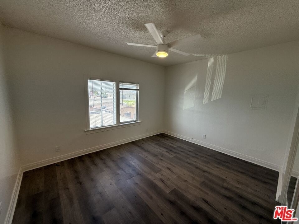 1462 W 36th Street - Photo 8
