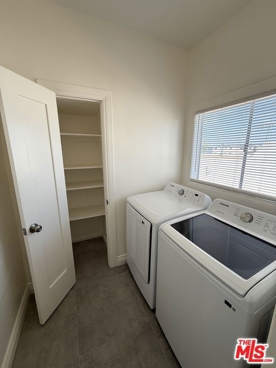 1462 W 36th Street - Photo 3