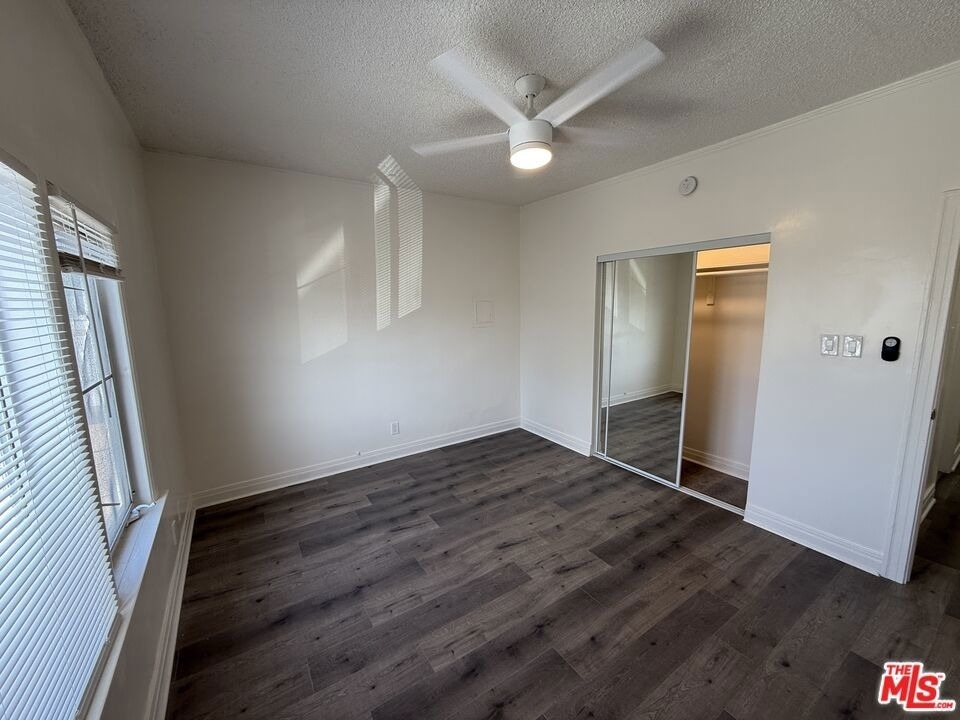 1462 W 36th Street - Photo 7