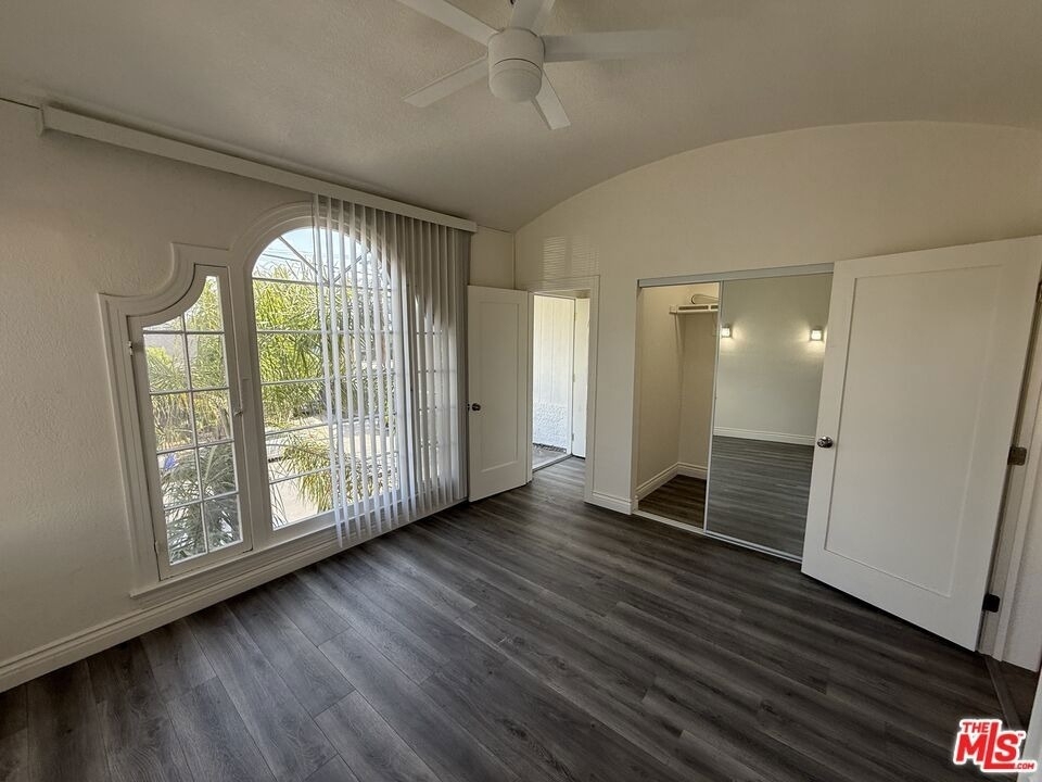 1462 W 36th Street - Photo 9