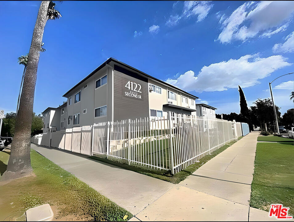 4122 W 2nd Street - Photo 0