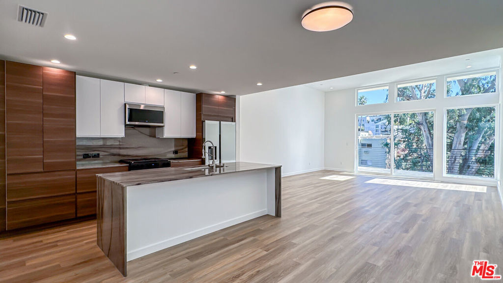 946 Lucile Avenue - Photo 0