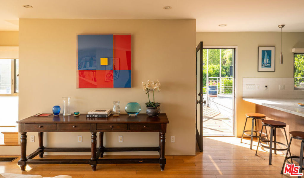 2158 Sunset Plaza Drive - Photo 4