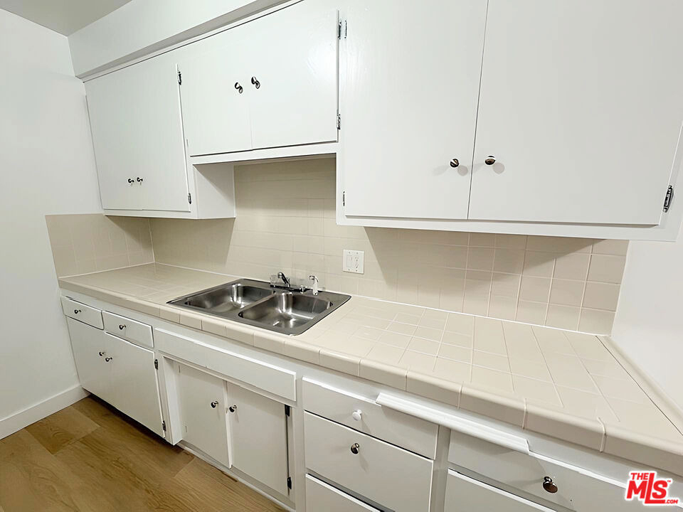 5032 Maplewood Avenue - Photo 7