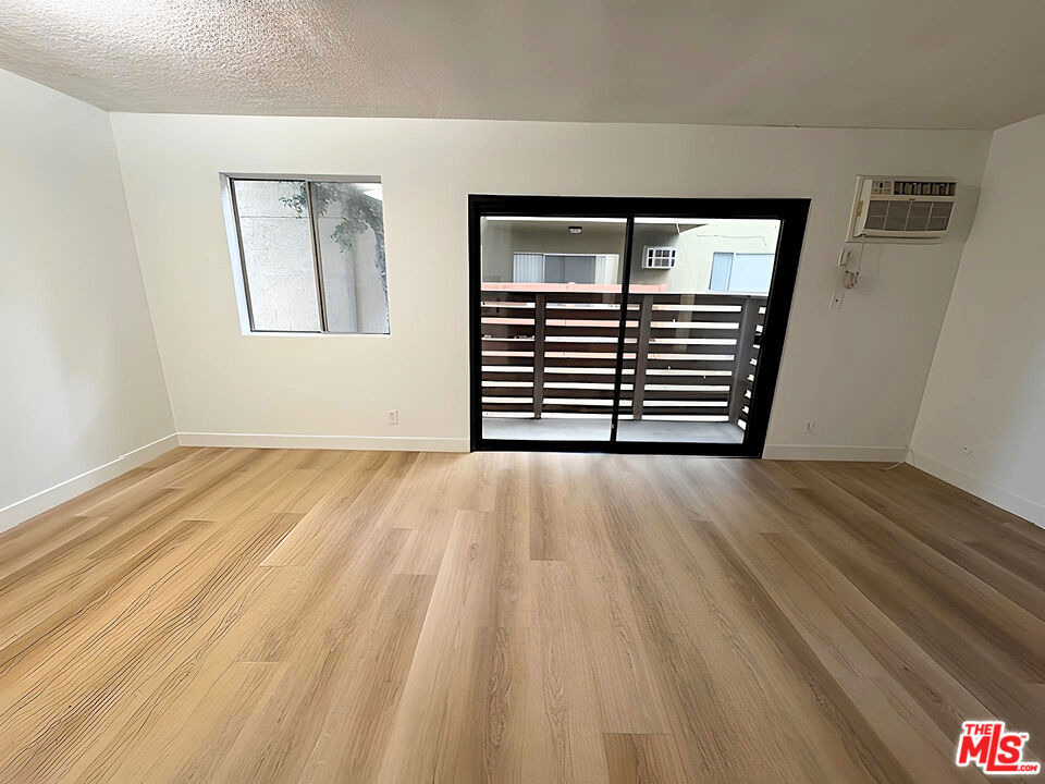 5032 Maplewood Avenue - Photo 2