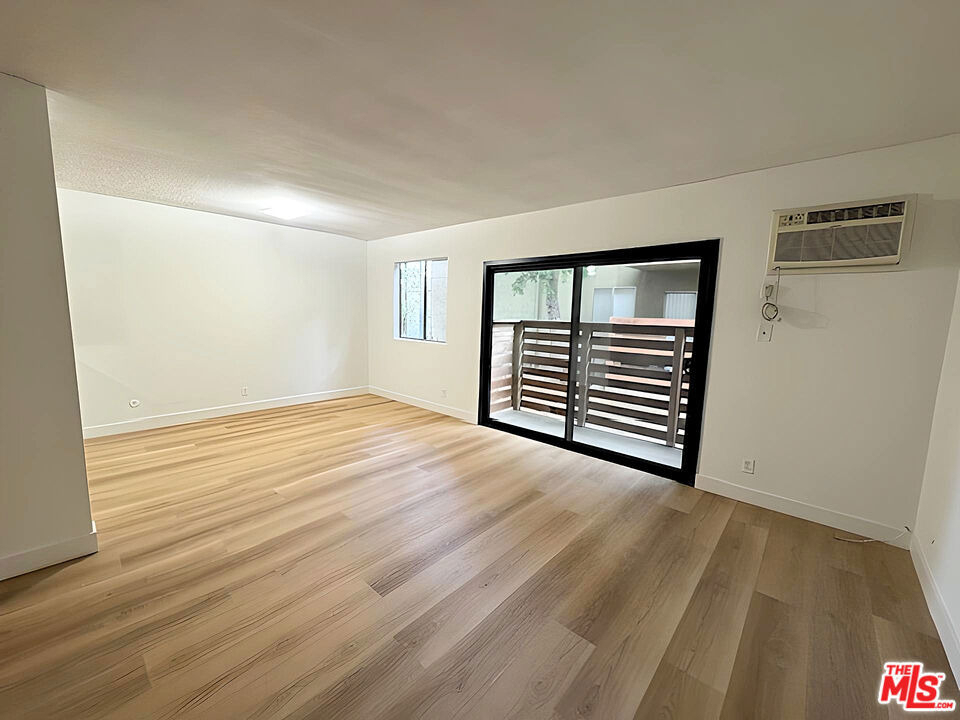 5032 Maplewood Avenue - Photo 1