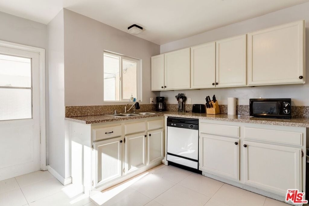 6659 Amigo Avenue - Photo 10