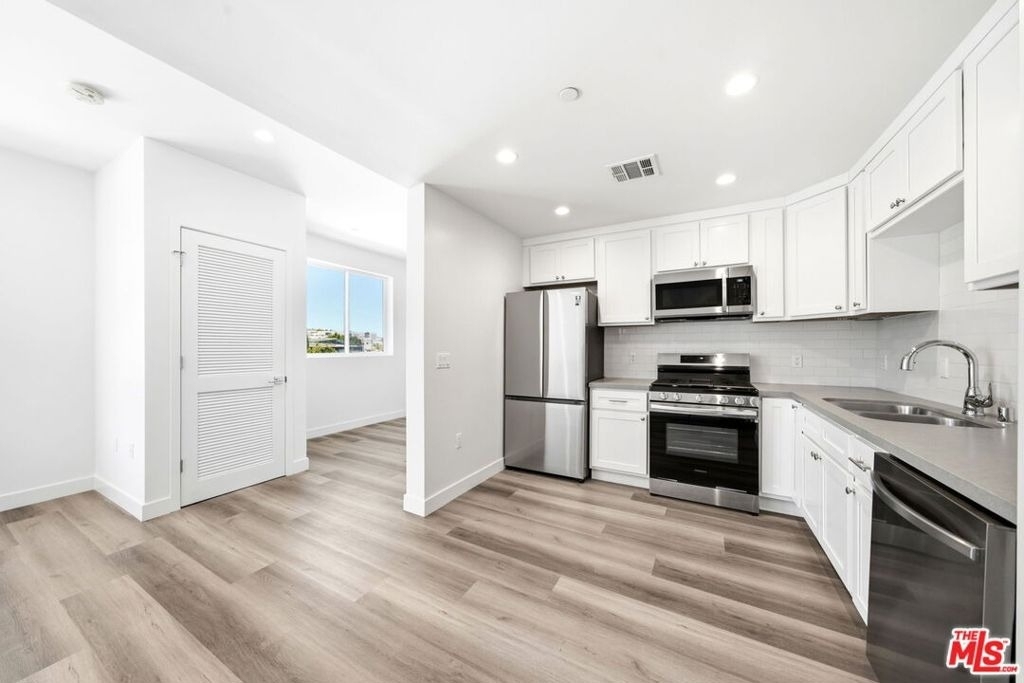 667 N Wilton Place - Photo 0