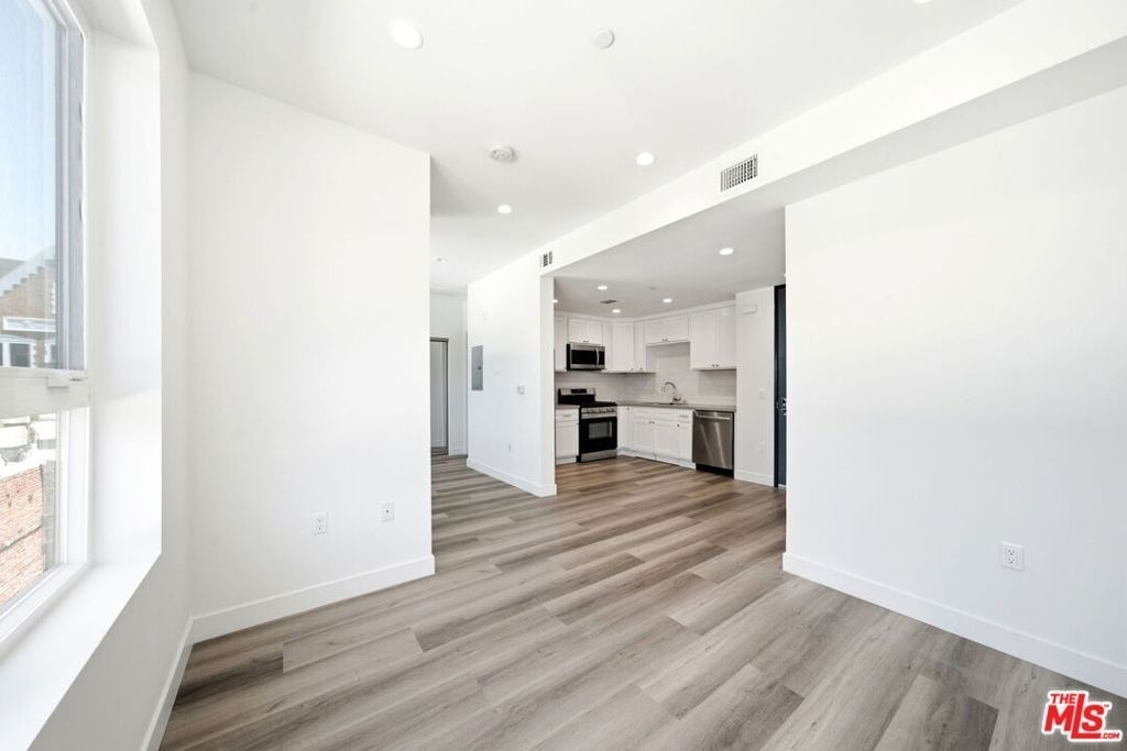 667 N Wilton Place - Photo 3