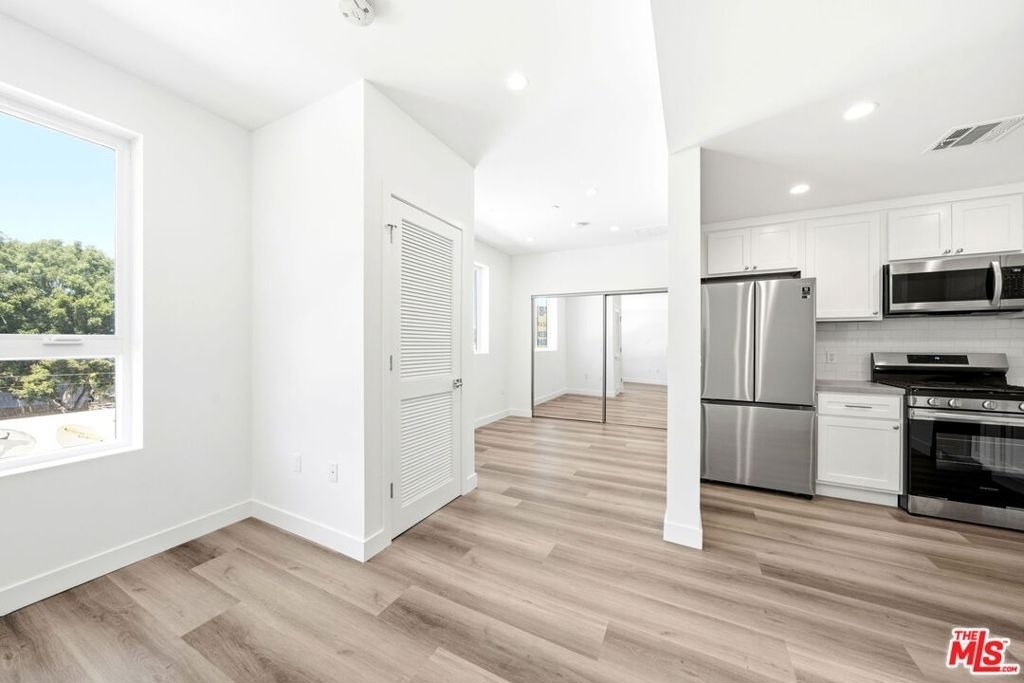 667 N Wilton Place - Photo 6
