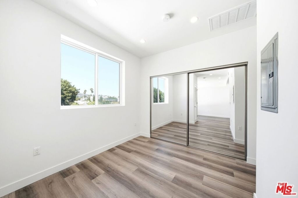 667 N Wilton Place - Photo 8