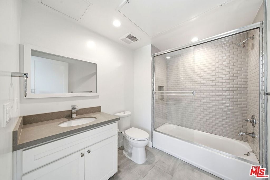 667 N Wilton Place - Photo 10
