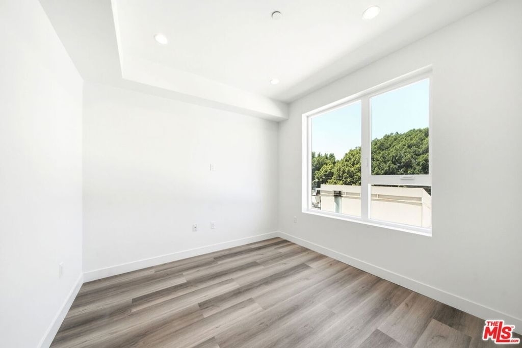 667 N Wilton Place - Photo 5