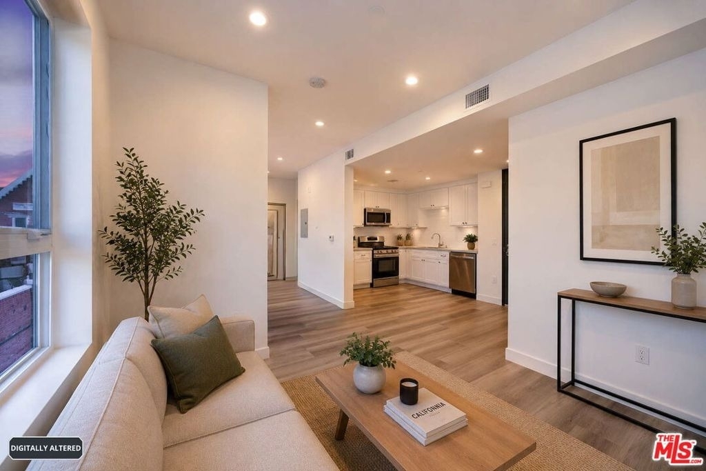 667 N Wilton Place - Photo 4