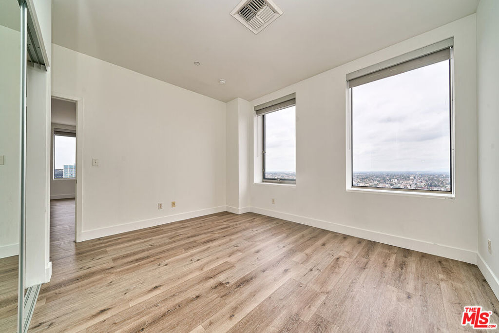 3810 Wilshire Boulevard - Photo 17