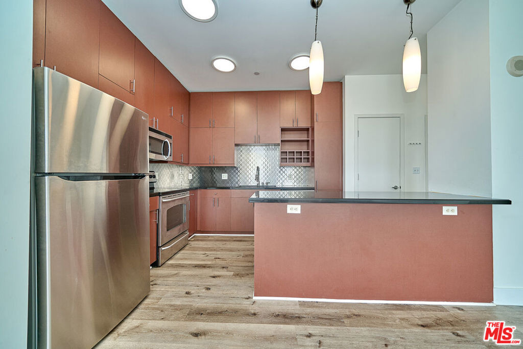 3810 Wilshire Boulevard - Photo 14