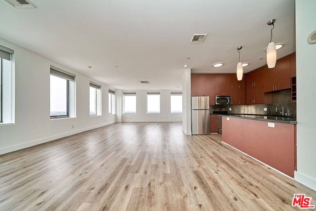 3810 Wilshire Boulevard - Photo 7