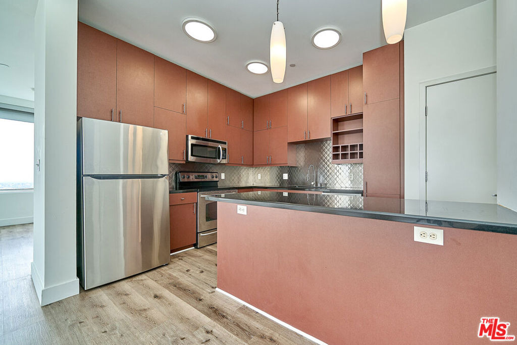 3810 Wilshire Boulevard - Photo 13