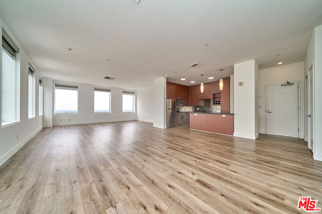 3810 Wilshire Boulevard - Photo 9