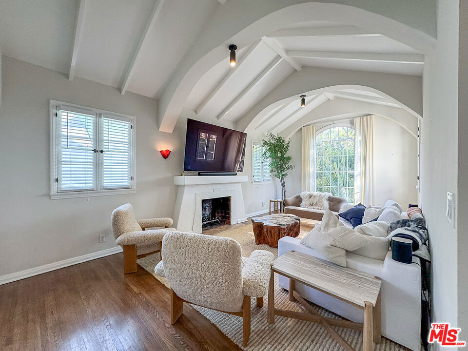 345 Westbourne Drive - Photo 3