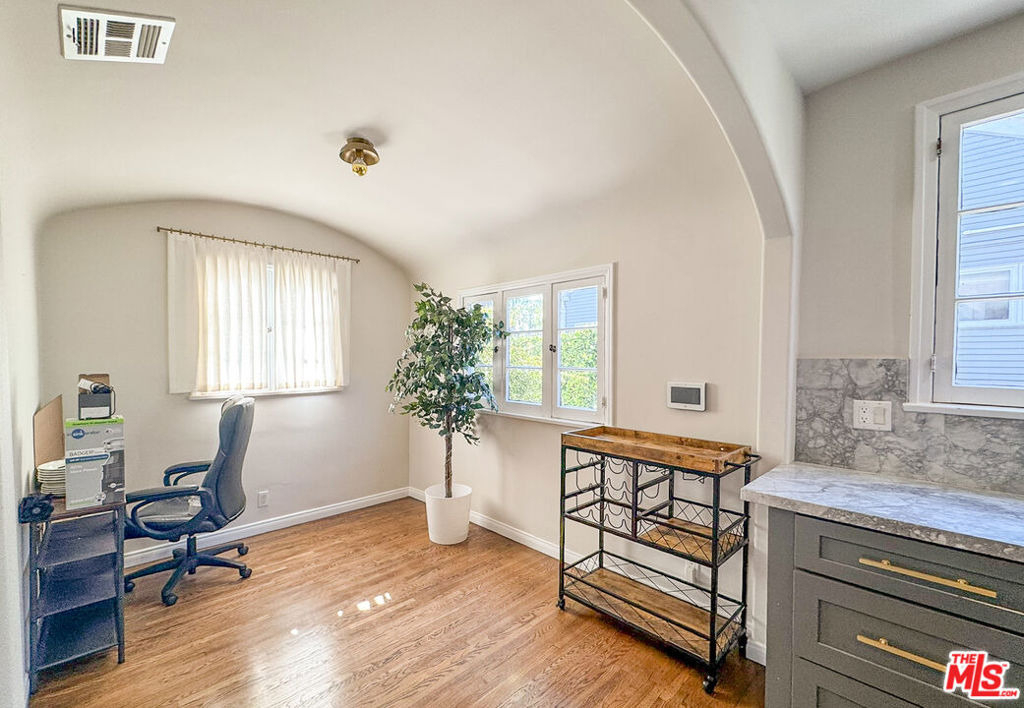 345 Westbourne Drive - Photo 8