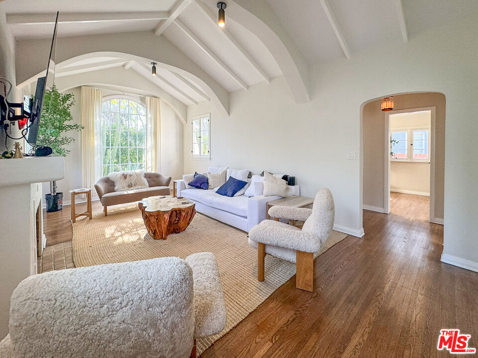 345 Westbourne Drive - Photo 2