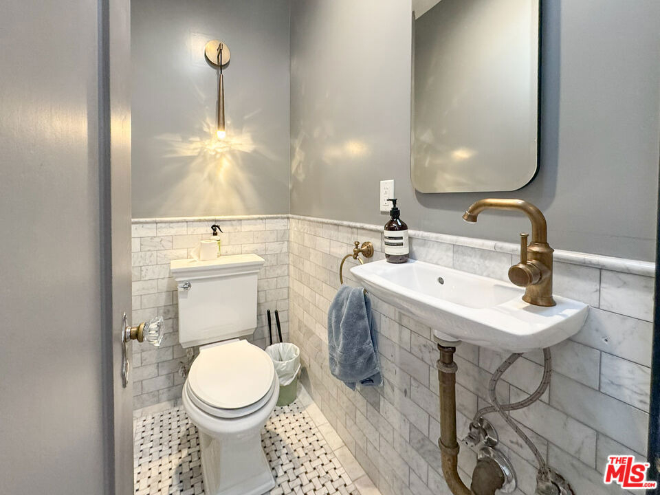 345 Westbourne Drive - Photo 12