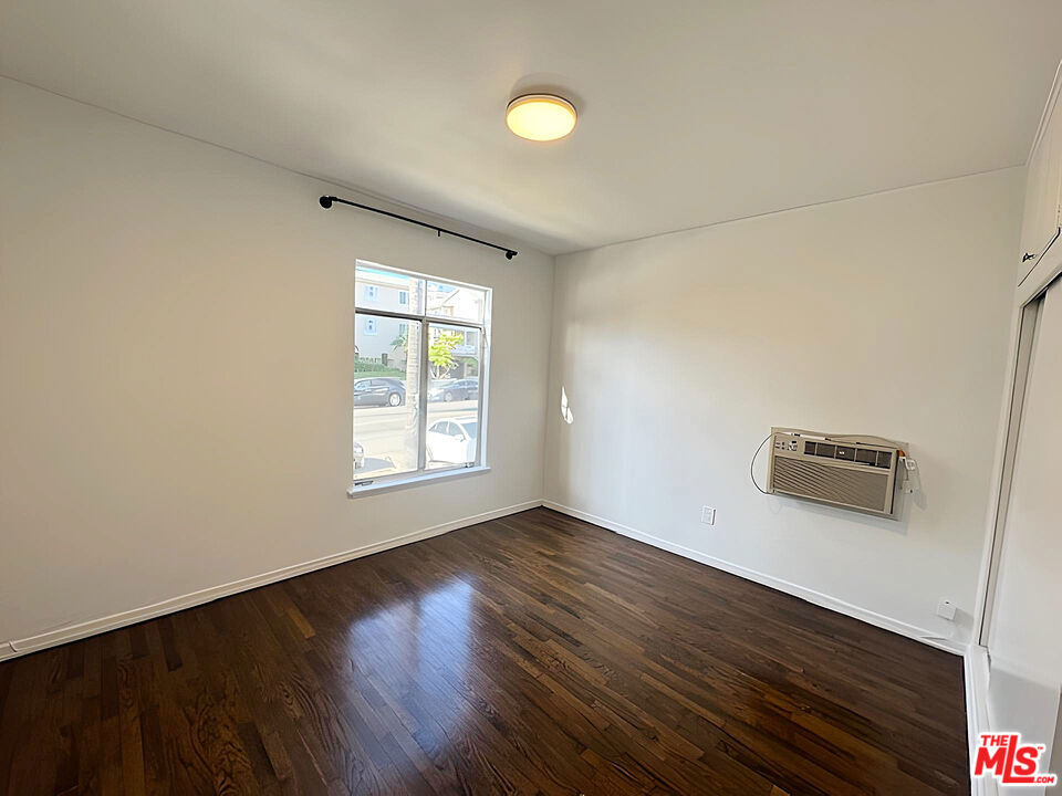 470 S Mariposa Avenue - Photo 6