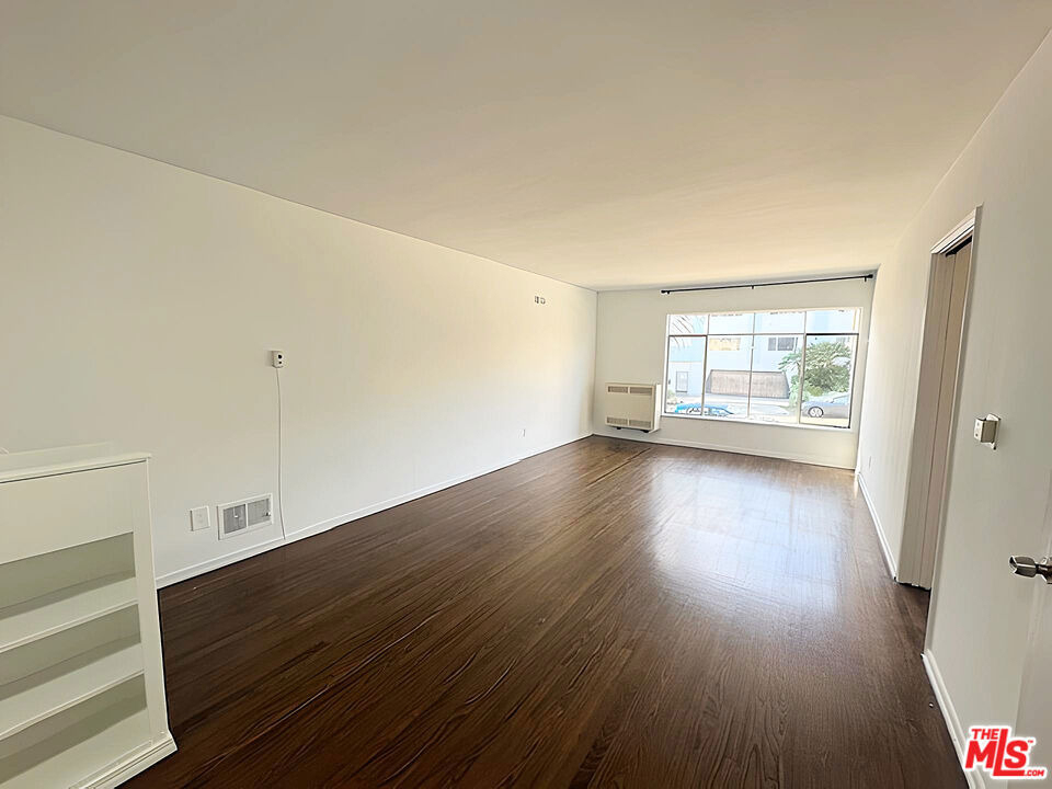 470 S Mariposa Avenue - Photo 1