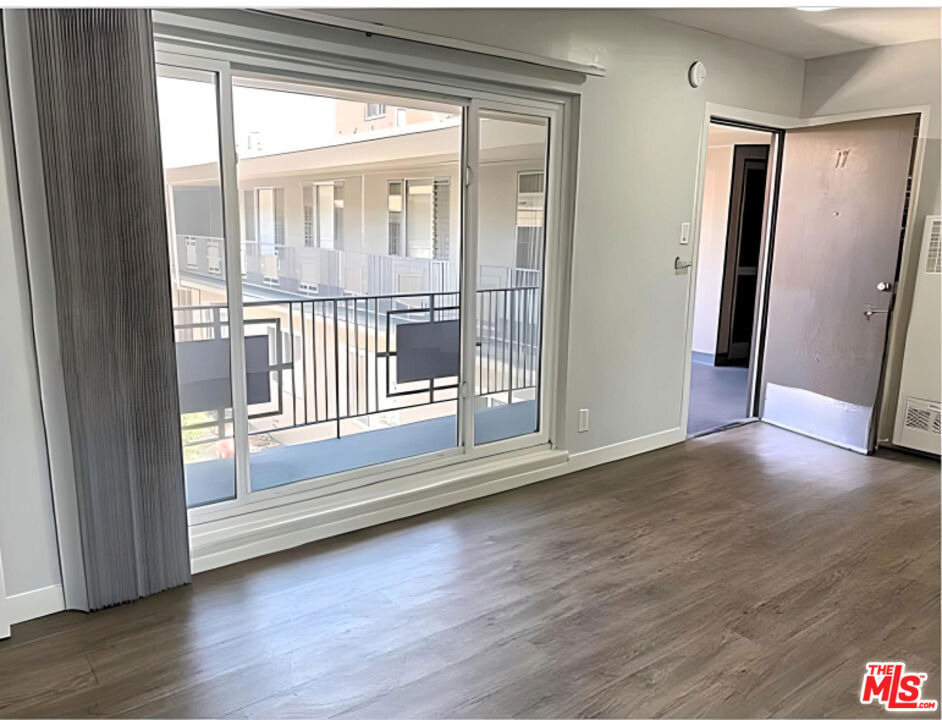 228 S Mariposa Avenue - Photo 7