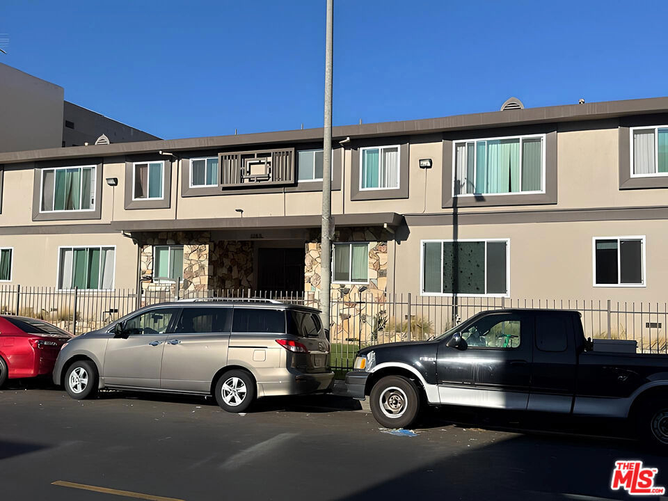228 S Mariposa Avenue - Photo 11