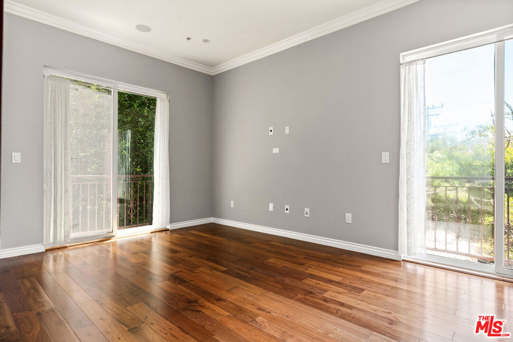 632 N Kings Road - Photo 8