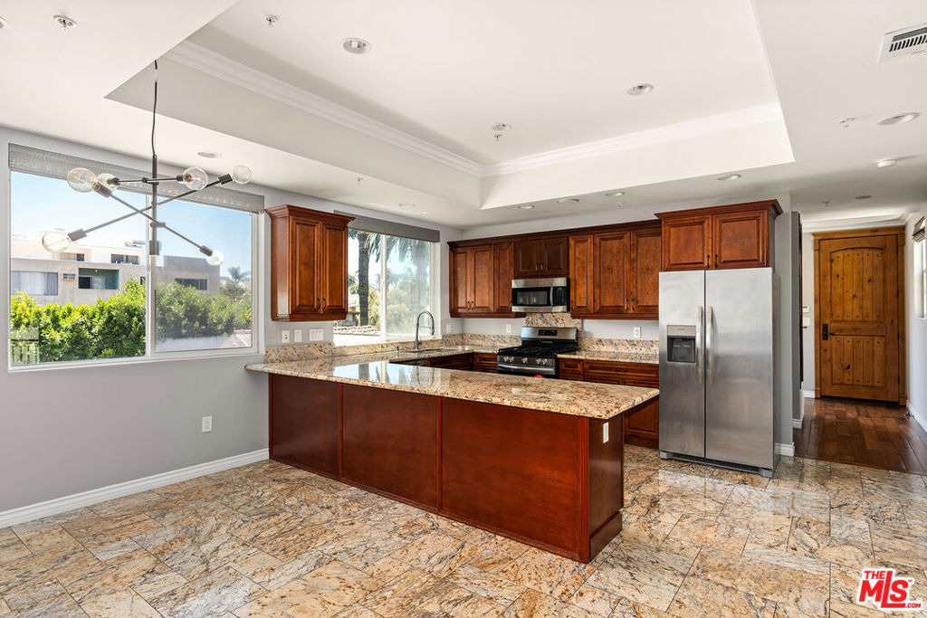 632 N Kings Road - Photo 1