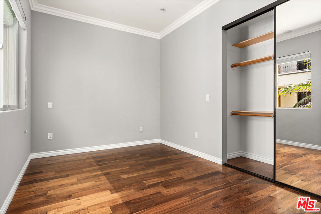 632 N Kings Road - Photo 2
