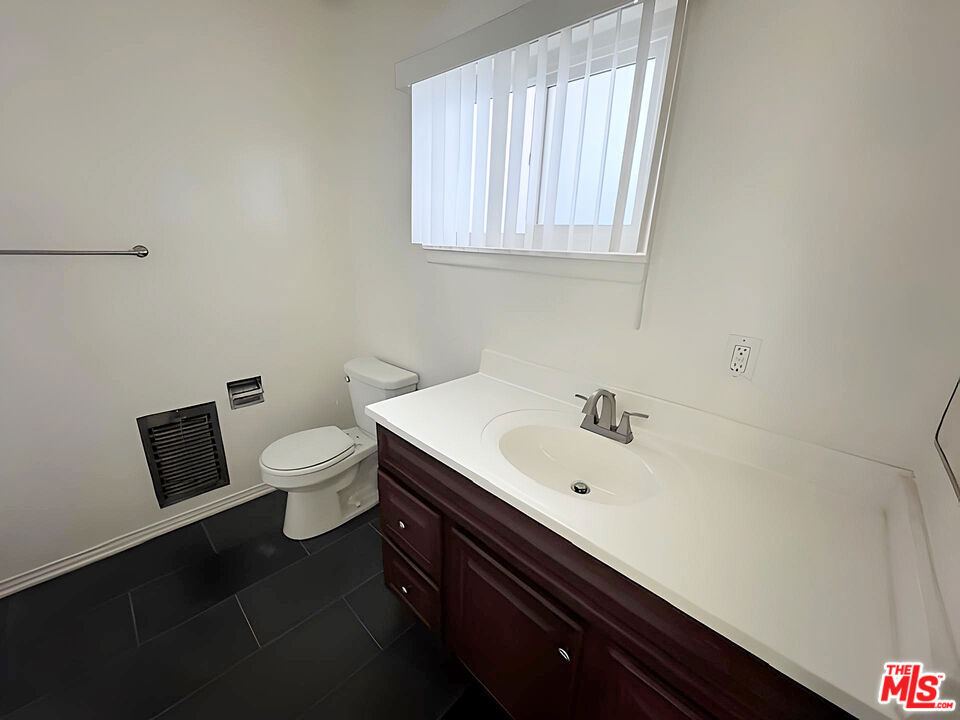 228 S Mariposa Avenue - Photo 18