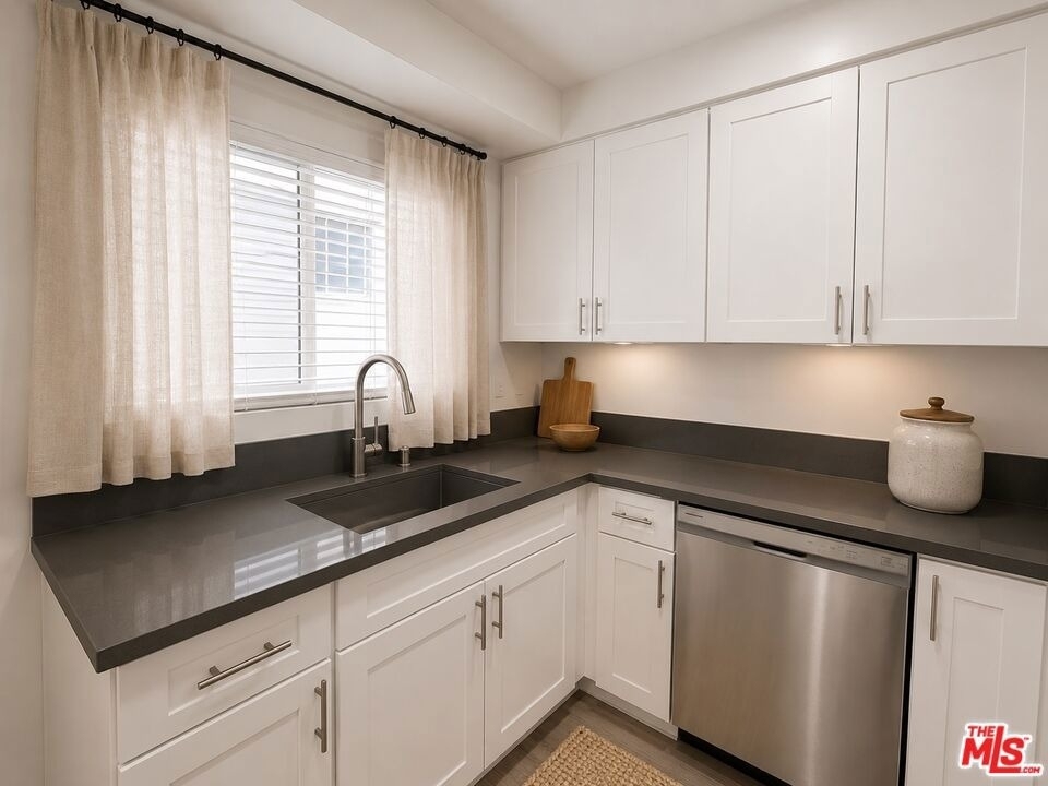 228 S Mariposa Avenue - Photo 4