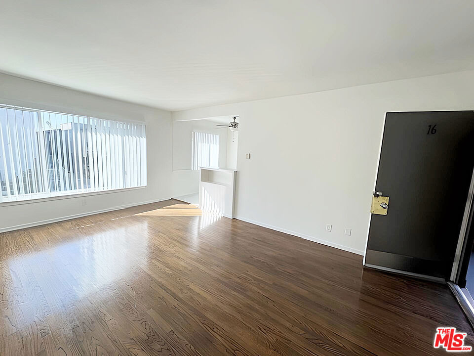 228 S Mariposa Avenue - Photo 13