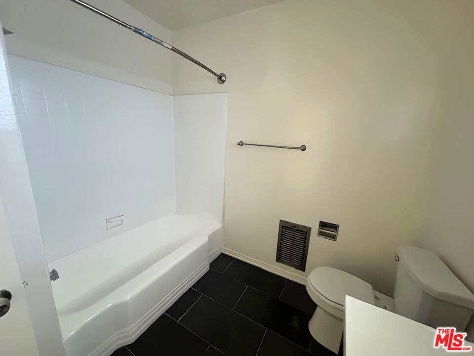 228 S Mariposa Avenue - Photo 19