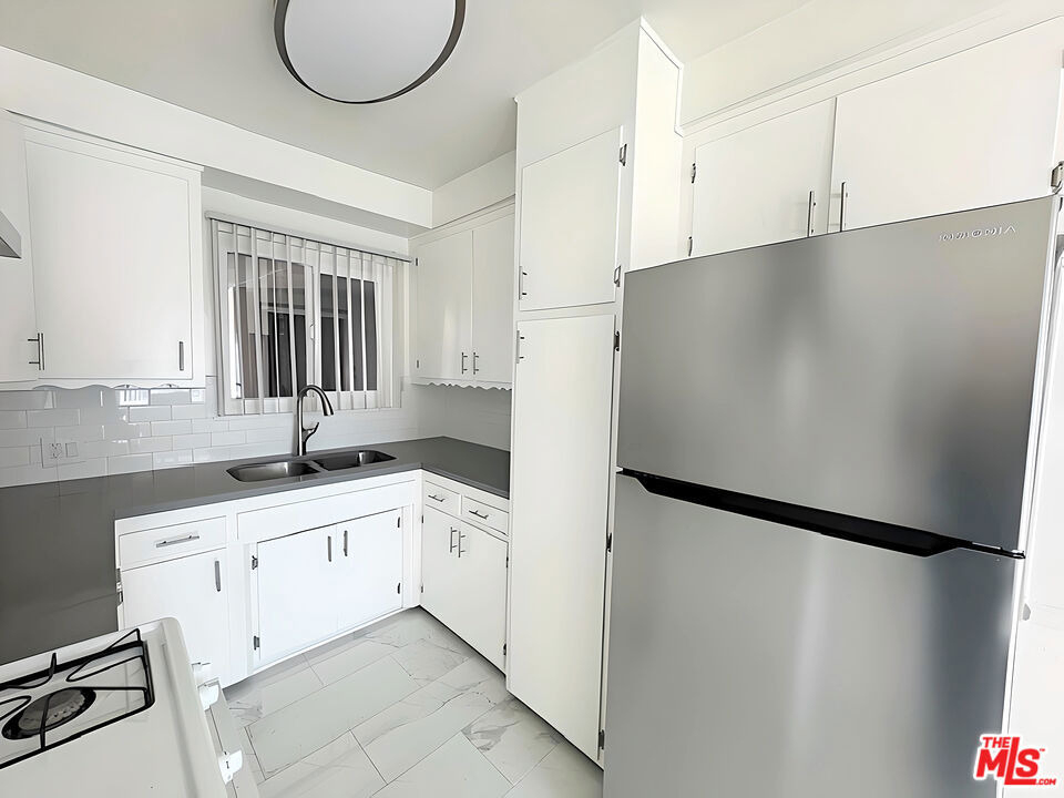 228 S Mariposa Avenue - Photo 16