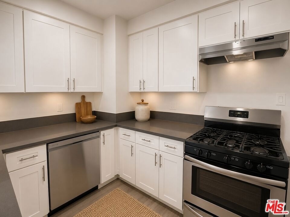 228 S Mariposa Avenue - Photo 3