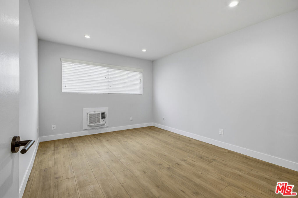 1738 Colby Avenue - Photo 18