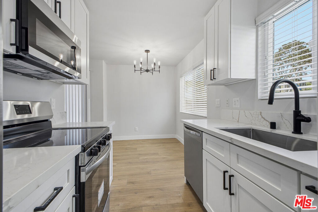 1738 Colby Avenue - Photo 13
