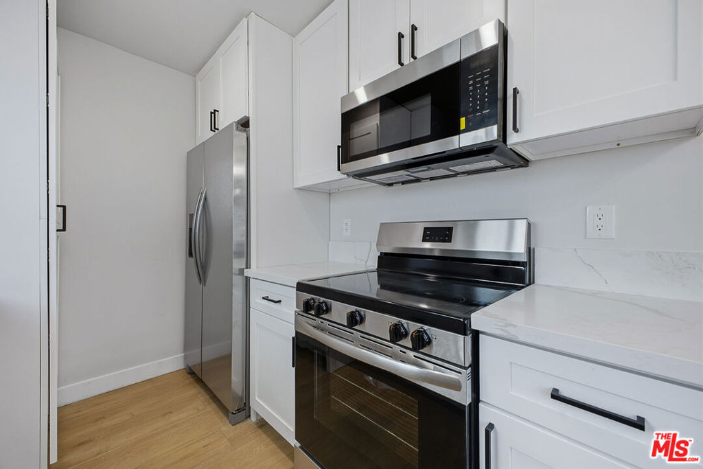 1738 Colby Avenue - Photo 12