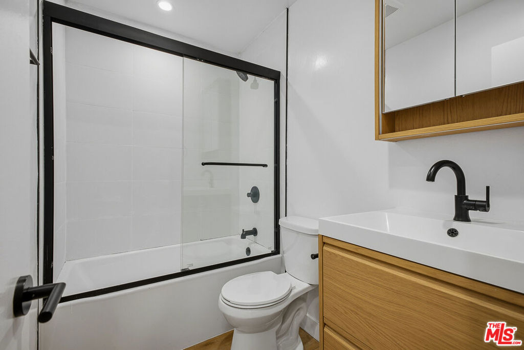 1738 Colby Avenue - Photo 20