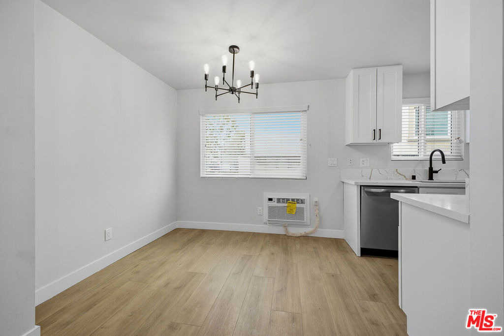 1738 Colby Avenue - Photo 9