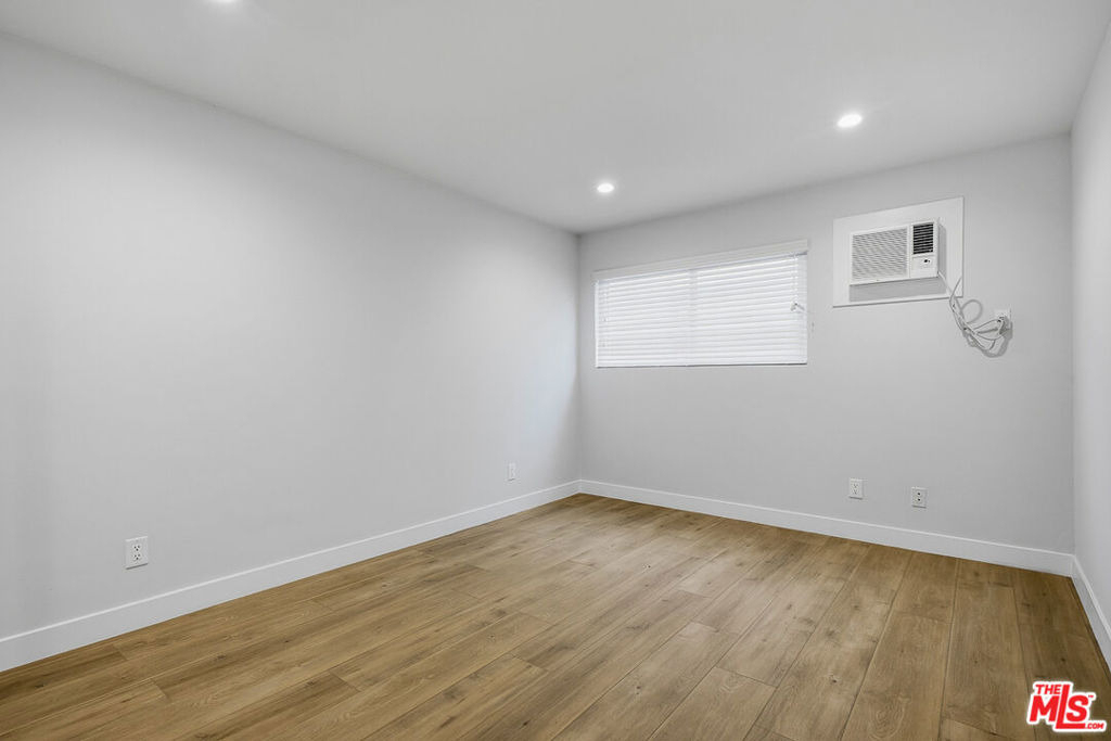 1738 Colby Avenue - Photo 15